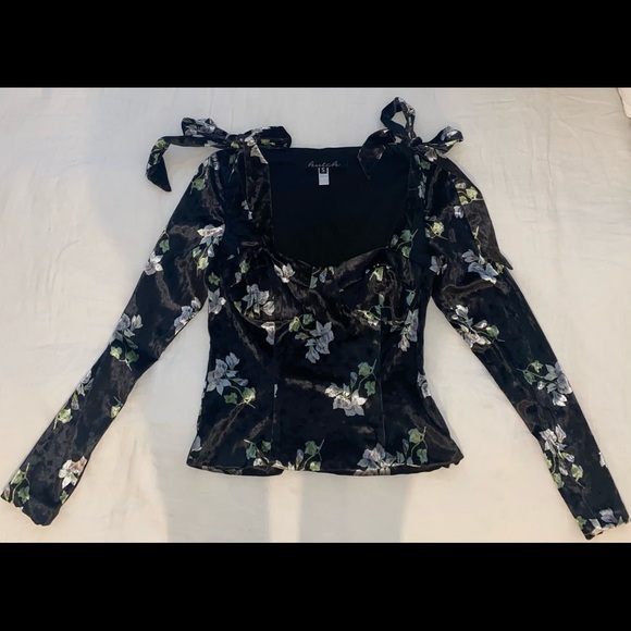 Sweetheart Velvet Blouse Size S - Picture 2 of 2